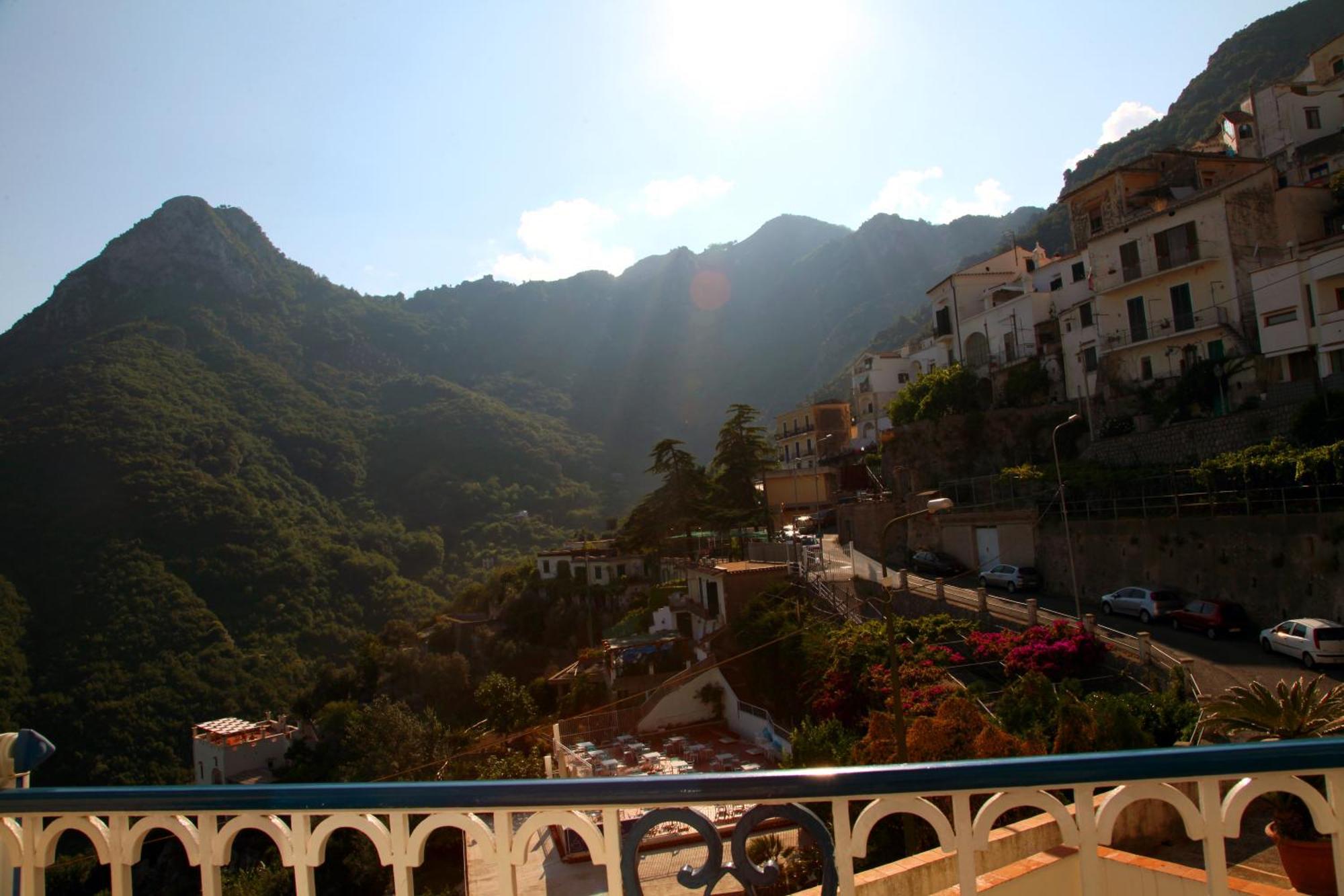 Le Terrazze Di Cristina Bed & Breakfast Vietri Dış mekan fotoğraf